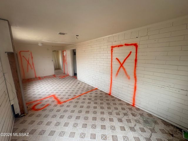 2151 S Howard Stravenue, Tucson, AZ 85713
