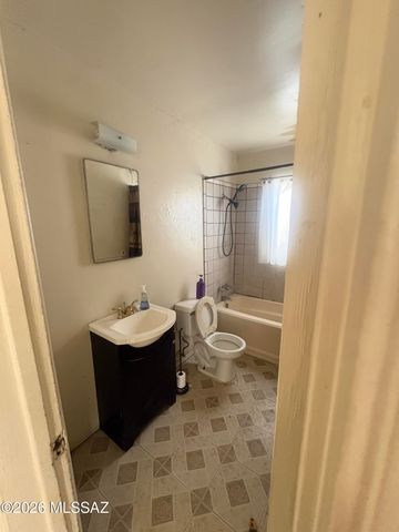 2151 S Howard Stravenue, Tucson, AZ 85713
