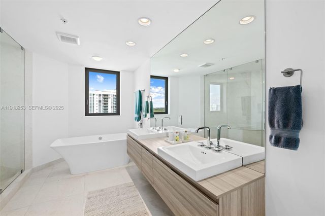 17111 Biscayne Boulevard 2103, North Miami Beach, FL 33160