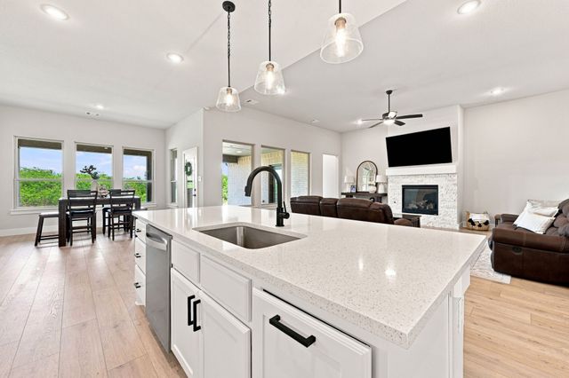 341 Wagon Trail, Waxahachie, TX 75165