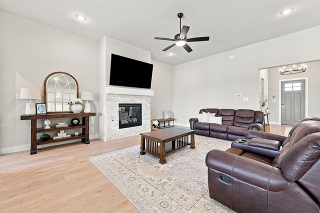 341 Wagon Trail, Waxahachie, TX 75165