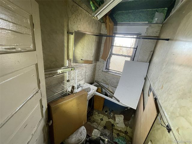 3814 Rolf Place, Detroit, MI 48214