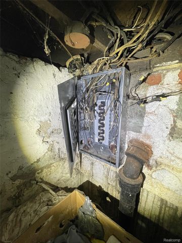 3814 Rolf Place, Detroit, MI 48214