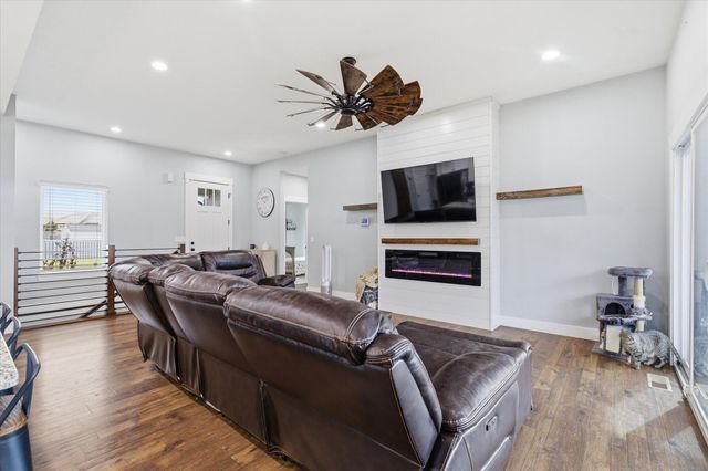 1281 S Natchez Road, Republic, MO 65738