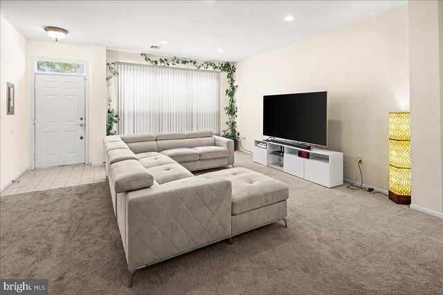 76 ASHFORD DR, Plainsboro, NJ 08536