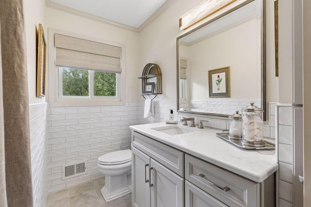 15525 7th Avenue N, Plymouth, MN 55447