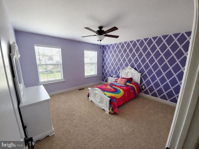 2120 SUNNYVALE DR, Pennsburg, PA 18073