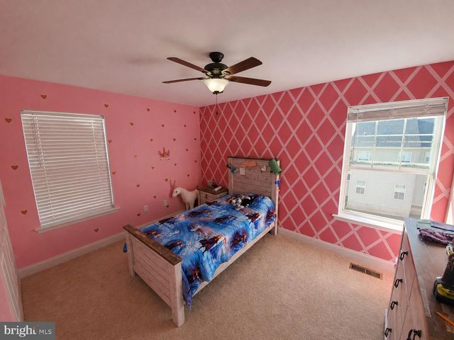 2120 SUNNYVALE DR, Pennsburg, PA 18073
