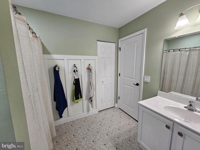 2120 SUNNYVALE DR, Pennsburg, PA 18073