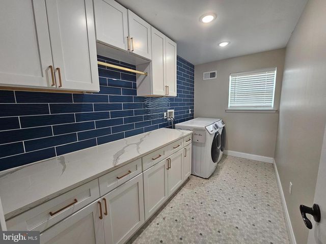 2120 SUNNYVALE DR, Pennsburg, PA 18073