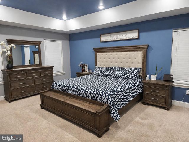 2120 SUNNYVALE DR, Pennsburg, PA 18073