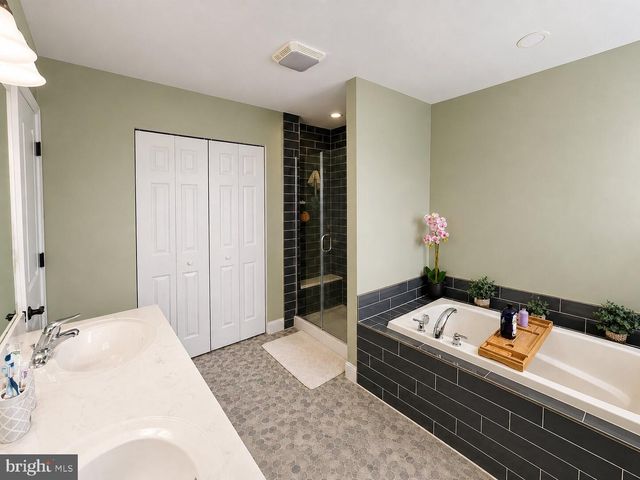 2120 SUNNYVALE DR, Pennsburg, PA 18073