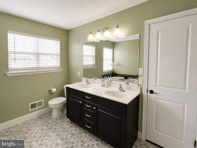 2120 SUNNYVALE DR, Pennsburg, PA 18073