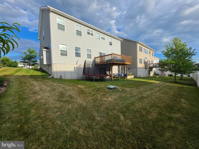 2120 SUNNYVALE DR, Pennsburg, PA 18073