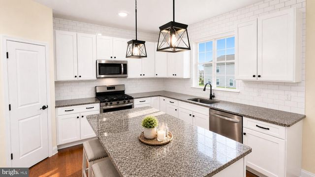 2120 SUNNYVALE DR, Pennsburg, PA 18073