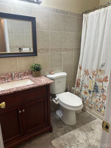 28 Kingston Run, North Brunswick, NJ 08902