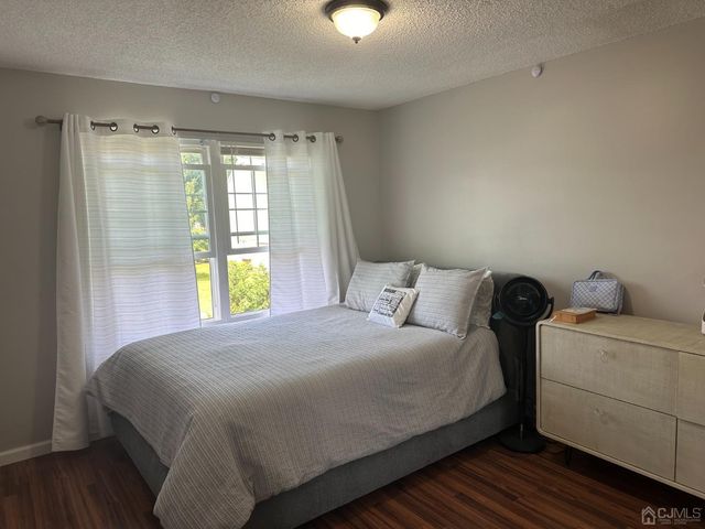 28 Kingston Run, North Brunswick, NJ 08902