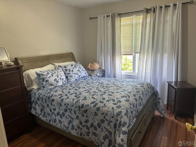 28 Kingston Run, North Brunswick, NJ 08902