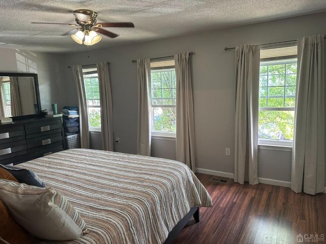 28 Kingston Run, North Brunswick, NJ 08902