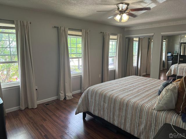 28 Kingston Run, North Brunswick, NJ 08902