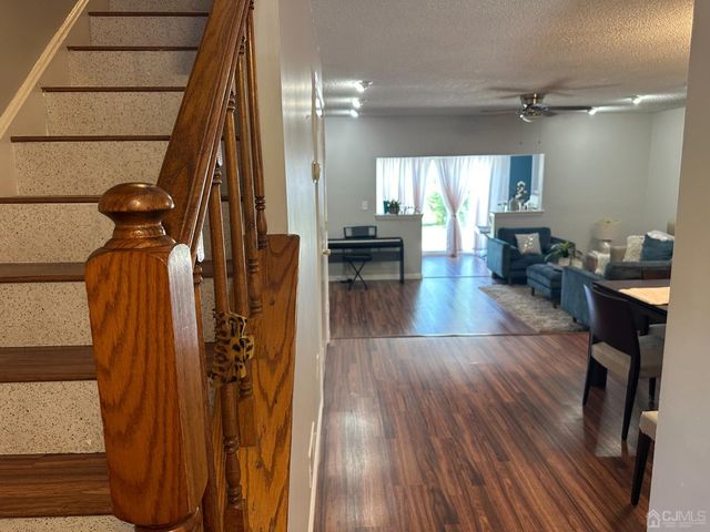 28 Kingston Run, North Brunswick, NJ 08902