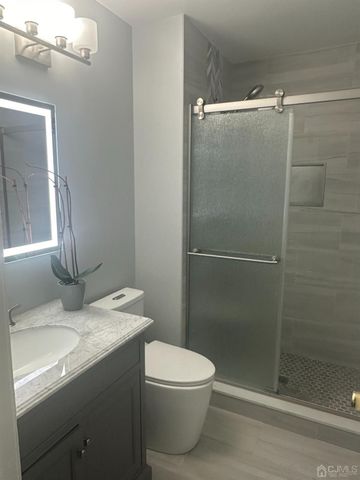 28 Kingston Run, North Brunswick, NJ 08902