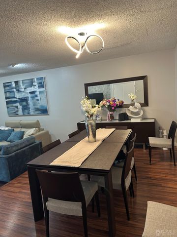28 Kingston Run, North Brunswick, NJ 08902