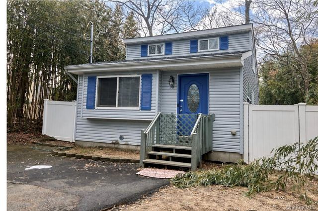 10 Rutland Road, Mastic, NY 11950