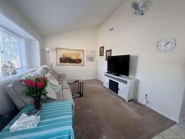 10 Rutland Road, Mastic, NY 11950