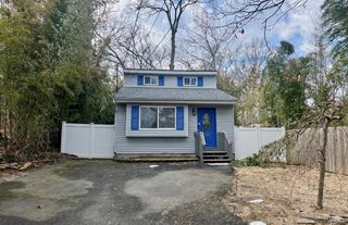 10 Rutland Road, Mastic, NY 11950