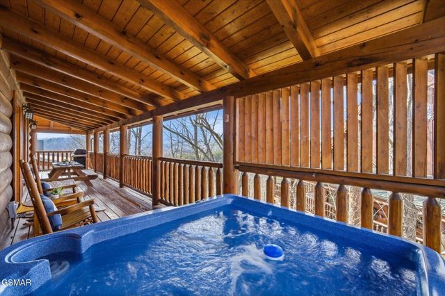 1959 Cougar Crossing Way, Sevierville, TN 37876