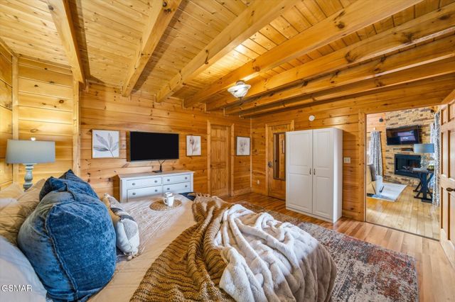 1959 Cougar Crossing Way, Sevierville, TN 37876