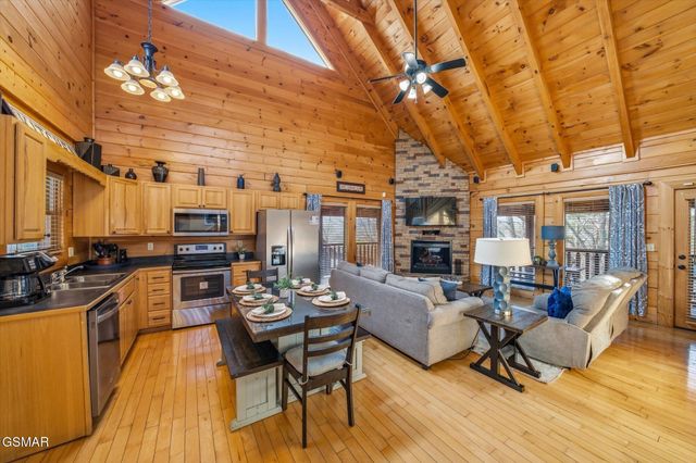 1959 Cougar Crossing Way, Sevierville, TN 37876