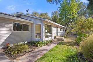 668 Crestview Dr, Diamond Springs, CA 95619