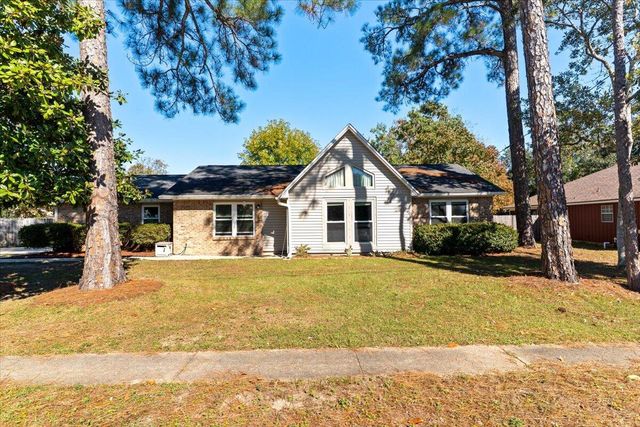 206 Seville Circle, Mary Esther, FL 32569