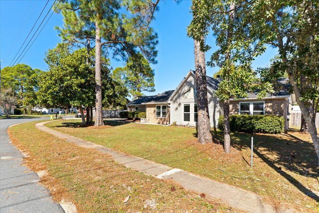 206 Seville Circle, Mary Esther, FL 32569