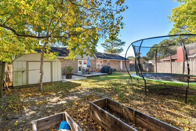 206 Seville Circle, Mary Esther, FL 32569