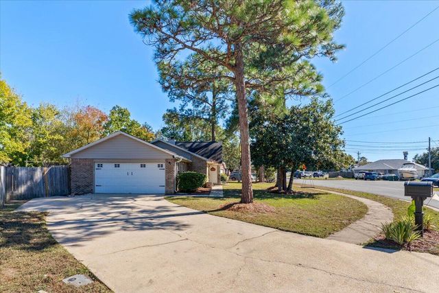 206 Seville Circle, Mary Esther, FL 32569