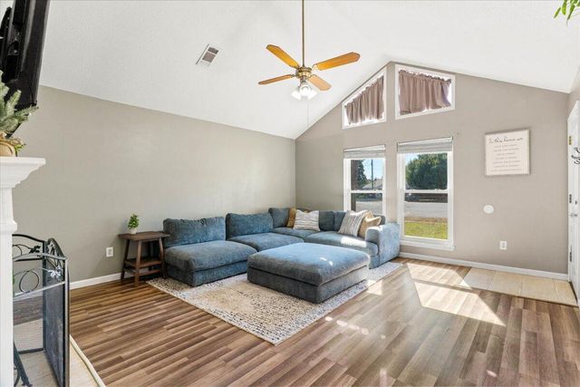 206 Seville Circle, Mary Esther, FL 32569