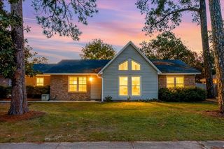 206 Seville Circle, Mary Esther, FL 32569