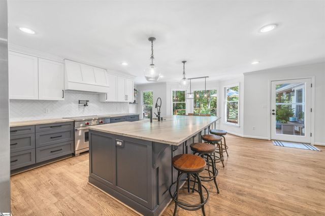 110 Oak Creek Lane, Greenville, SC 29615