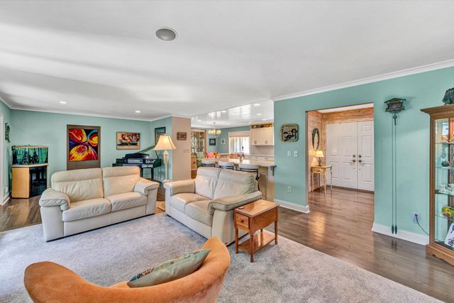 116 Deer Creek DR, Moneta, VA 24121