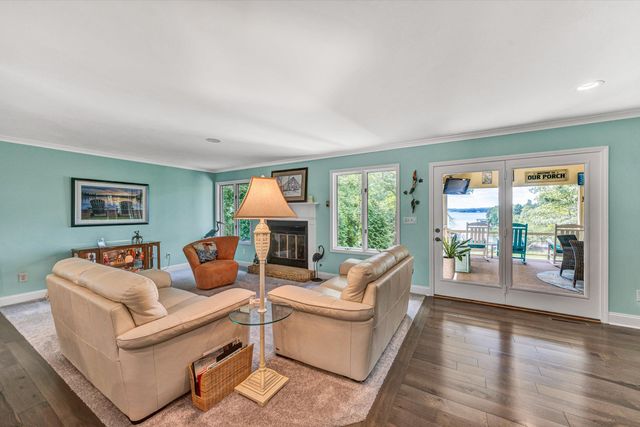 116 Deer Creek DR, Moneta, VA 24121