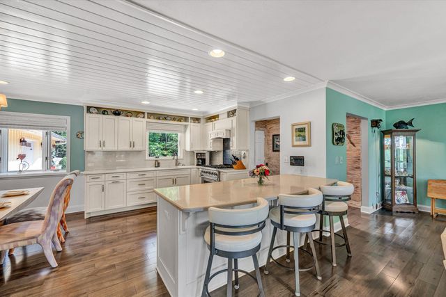 116 Deer Creek DR, Moneta, VA 24121