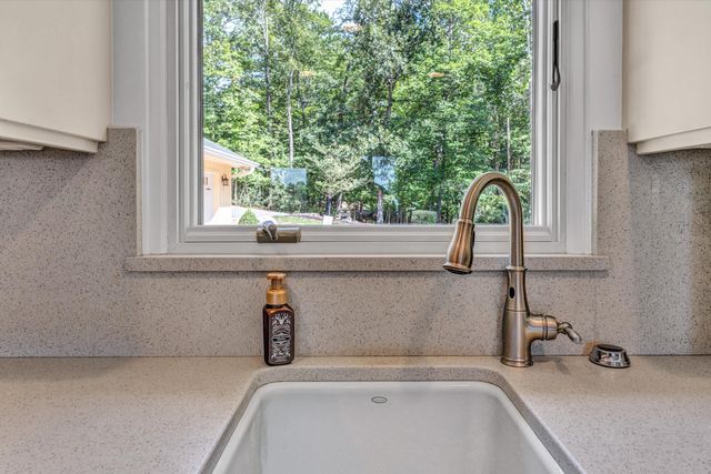 116 Deer Creek DR, Moneta, VA 24121