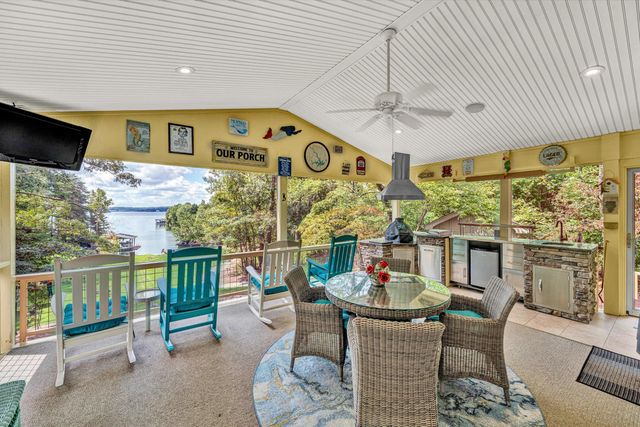 116 Deer Creek DR, Moneta, VA 24121