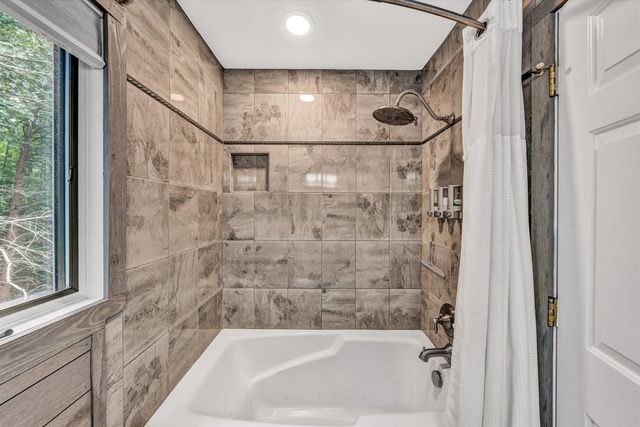 116 Deer Creek DR, Moneta, VA 24121