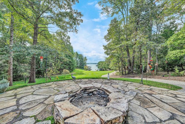 116 Deer Creek DR, Moneta, VA 24121