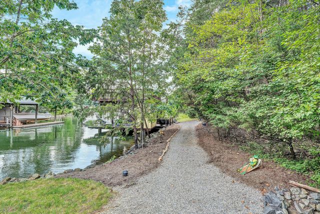 116 Deer Creek DR, Moneta, VA 24121