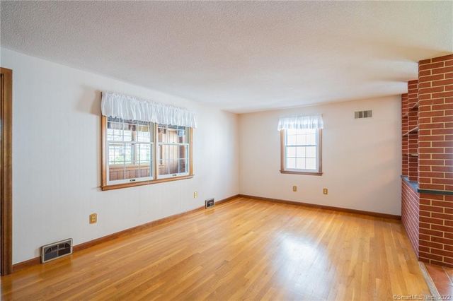 82 Lancaster Road, West Hartford, CT 06119